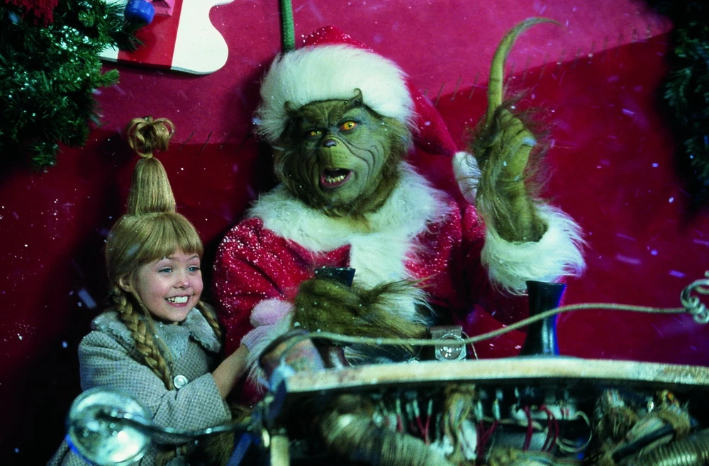 Cindy and the Grinch returning presents to Whoville